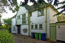 Front view of Huntingdon Road house